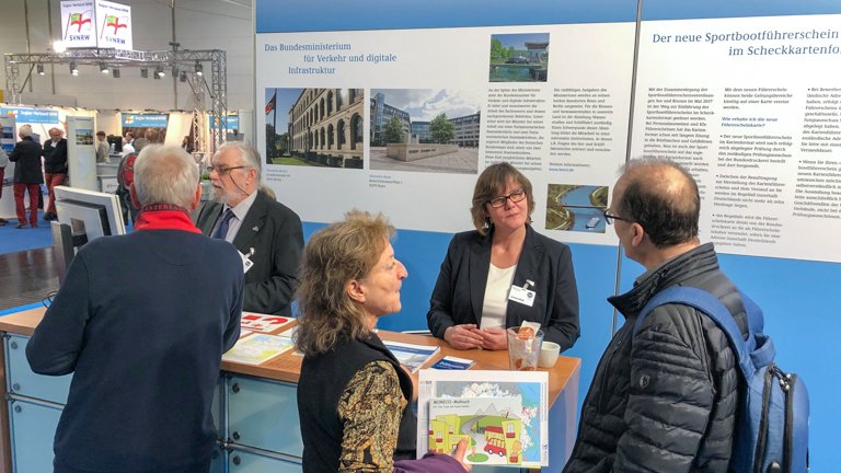 BMV's tweet image. Das #BMVI begrüßt Sie noch bis kommenden Sonntag auf der #Boot2018 in Halle 14 Stand Nummer A52. Kommen Sie vorbei! #bootduesseldorf