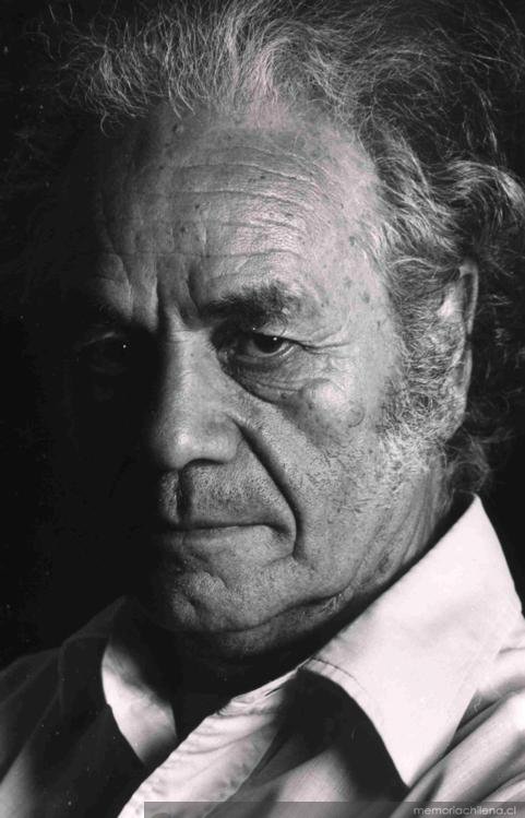 patrimonio_cl's tweet photo. Hoy martes  23 falleció Nicanor Parra a los 103 años. El autor de "Poemas y antipoemas" (1954) pasó los últimos años de su vida en su hogar en el balneario de Las Cruces. #Dibam lamenta profundamente esta pérdida y deja sus más sentidas condolencias a la familia. https://t.co/Fz9OeE1Tqp