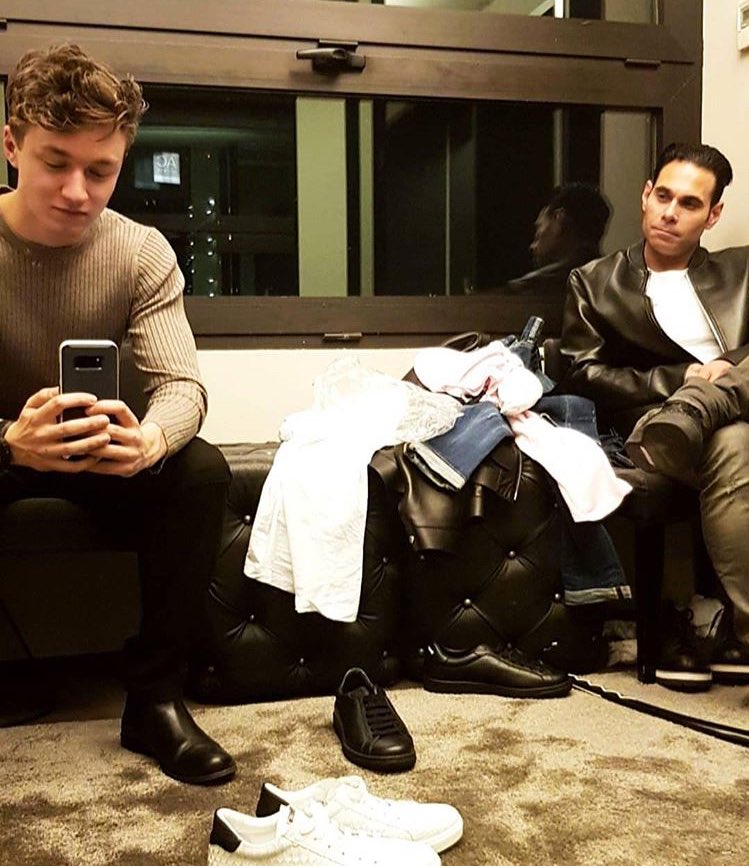 @meg_masters_spn <a href="/TotallynotGabe1/">Totallynotgabe</a> <a href="/GeekBoySW/">Gᴇᴇᴋ Bᴏʏ |Fake|</a> @BlackEyesRubyW @Luci6666nugget @real_hellsking  <a href="/alexiswinches11/">Alexis Winchester</a> <<luv you guys -Deano>>❤️