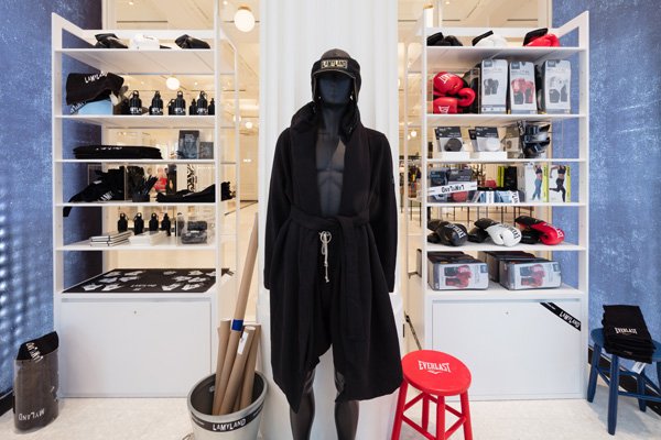 retailfocus's tweet photo. Lamyland opens boxing pop-up at @Selfridges with @BxrLondon https://t.co/3dwBwya2Nh #retail #retaildesign #vm #popup #Lamyland https://t.co/Fsm6su6B03