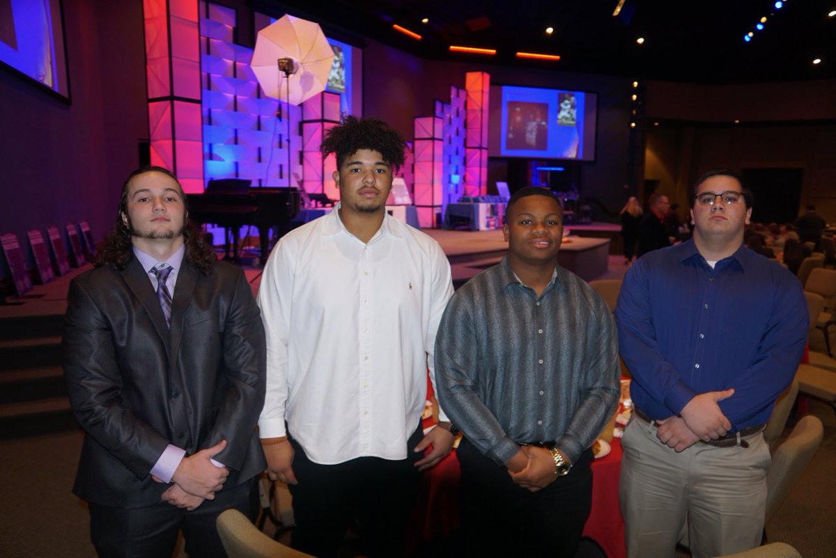 WoodlandsStuCtr's tweet photo. Red Carpet Arrivals | Oak Ridge War Eagles Honor Players and Coaches at Annual Football Banquet https://t.co/JPTA8lvLzO