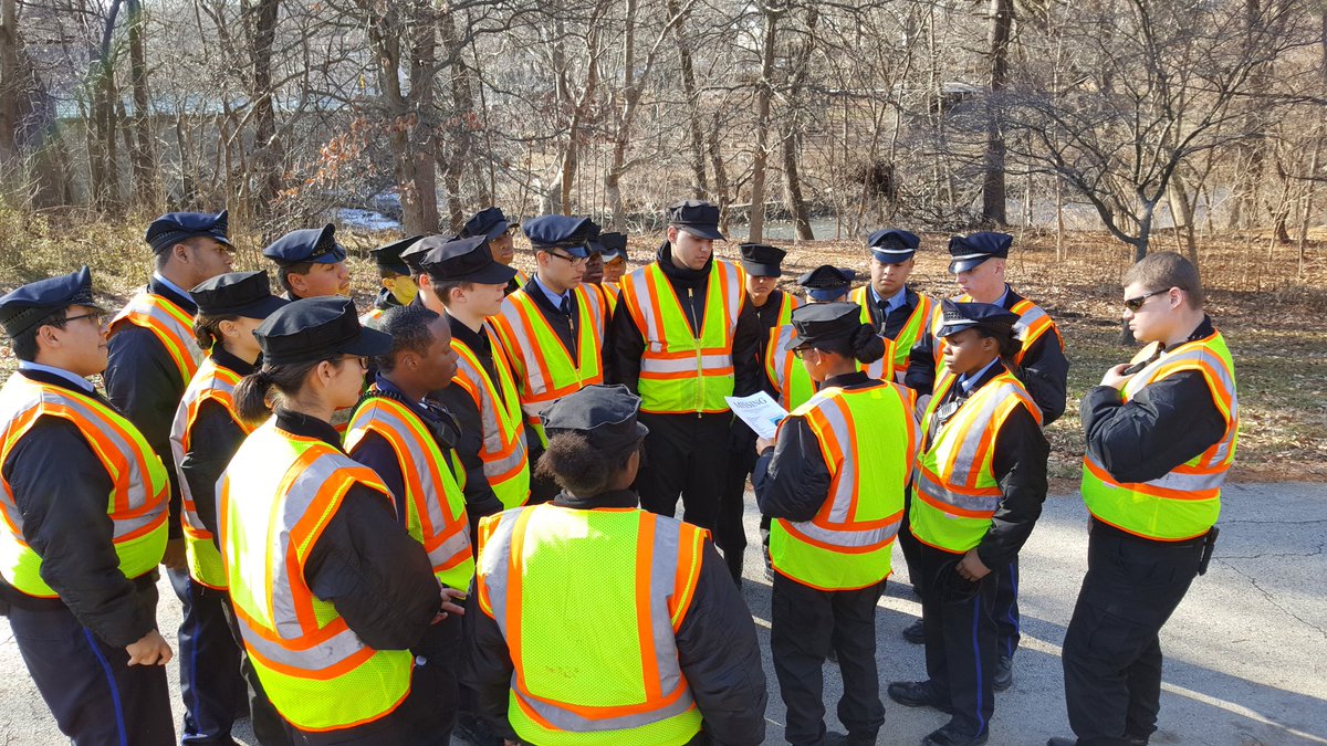 PPDExplorers's tweet photo. Answering the call! @PhillyPolice Explorers conducting search @PPD08Dist Pennypack on missing senior citizen from Holmesburg @PPDVictmSrvcs https://t.co/hk94RmueRd