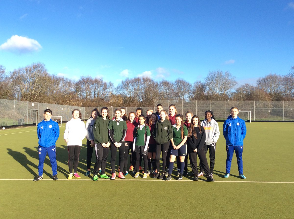 MissO__PE's tweet photo. A massive thank you to David and his assistants from Thomas Bennett Community College in delivering a fantastic football workshop to our U16’s Squad 😃⚽️👍🏻 @Millais_PE @MillaisSchool https://t.co/X3YcmSYvz7
