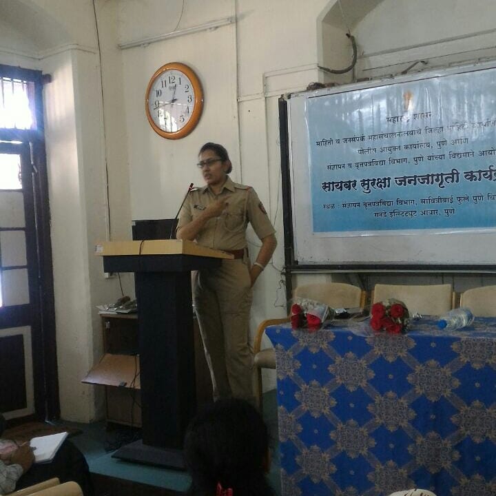 wefightcc's tweet photo. #WeFightCC team conducted a session on #CyberSecurity for Print &amp; Electronic Media Journalists at Ranade Institute. Session was organised by District information Centre, #Pune and was delivered by Smt. Swapnali Shinde (API Cyber Cell, Pune Police).
#AwarenessDrive #PuneCityPolice https://t.co/lDalxXl1KN