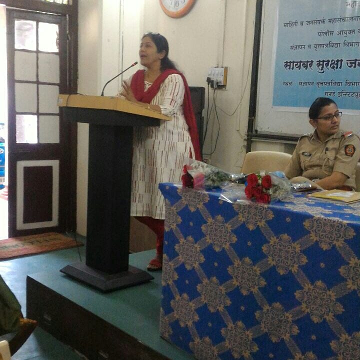 wefightcc's tweet photo. #WeFightCC team conducted a session on #CyberSecurity for Print &amp; Electronic Media Journalists at Ranade Institute. Session was organised by District information Centre, #Pune and was delivered by Smt. Swapnali Shinde (API Cyber Cell, Pune Police).
#AwarenessDrive #PuneCityPolice https://t.co/lDalxXl1KN