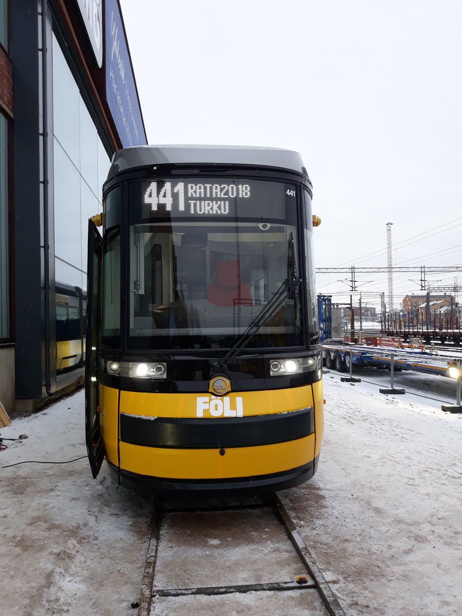 Vilsos's tweet photo. Ehtikö ratikka Turkuun ennen Tamperetta #rata2018 #vrtracktrainee #toispuoljokke https://t.co/8IPuCXcDv9