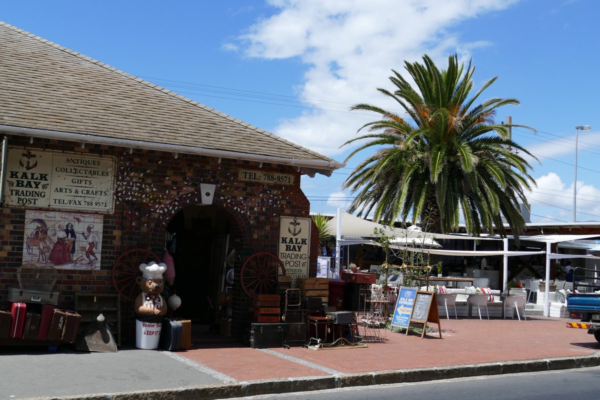 BackpackingMod's tweet photo. If you're visiting Cape Town, you won't go wrong by taking a short journey to the small, bohemian suburb of @kalk_bay Beautiful..with great restaurants, little antique/picking shops &amp; little gems down alleyways. A great chilled feel. Try a chilli &amp; mango mojito in #capetocuba 😎 https://t.co/2gUKIf0i4R