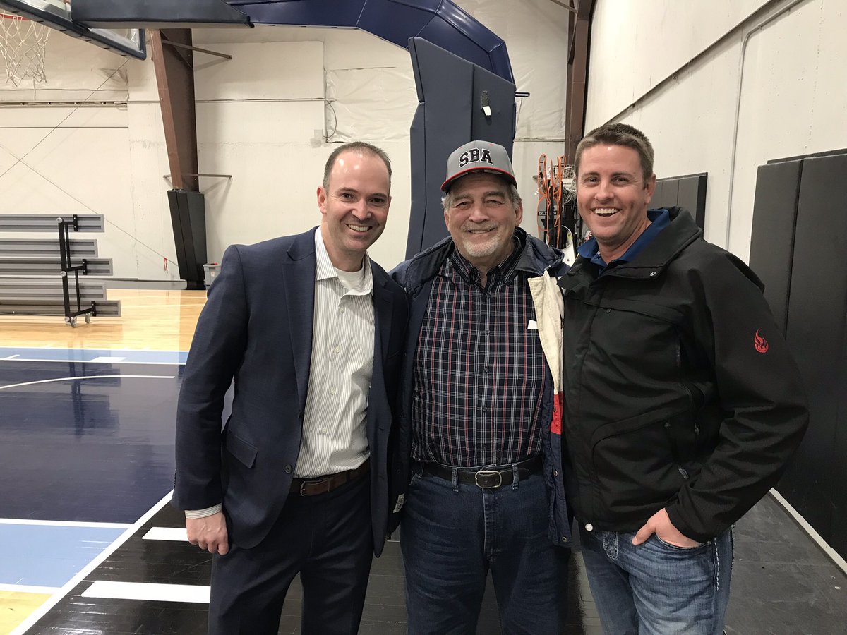 SBAsaintgeorge's tweet photo. What an amazing night with the Murphy’s. Their insight towards travel ball and support from parents was invaluable. #SBAFamily #DaleMurphyGroup #NetsOnFire https://t.co/jHVGHYZorI