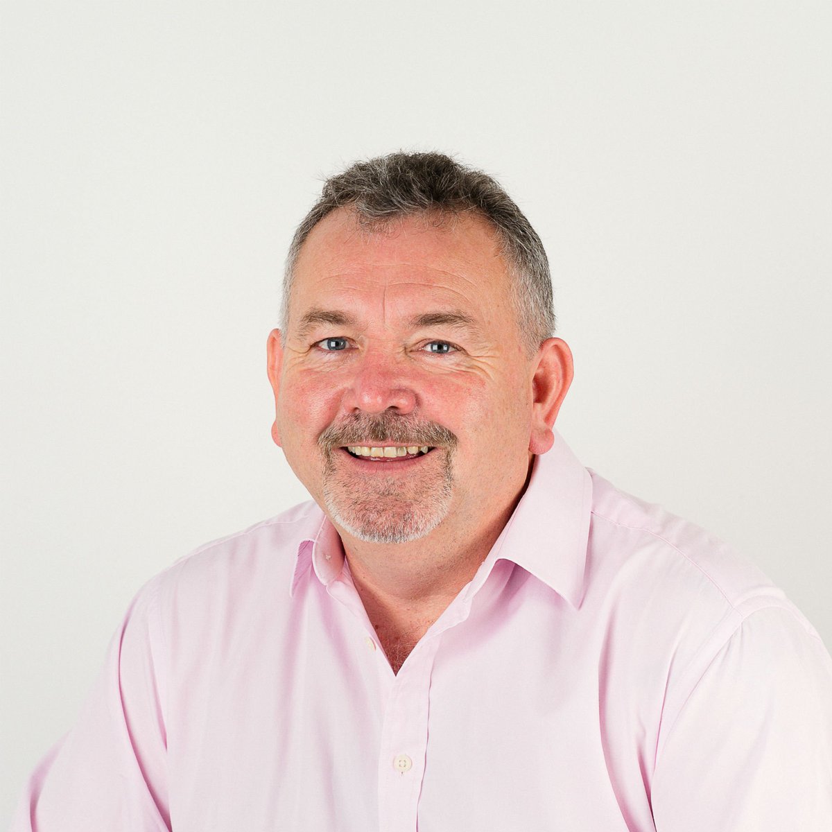 It's Take Five Tuesday- a national day for sharing tips on preventing scams and fraud. 
Martyn Underhill, Dorset Police &amp; Crime Commissioner, shares his insight here: bit.ly/2n4YMpt
#TakeFive to talk about fraud to elderly and vulnerable friends, family and neighbours