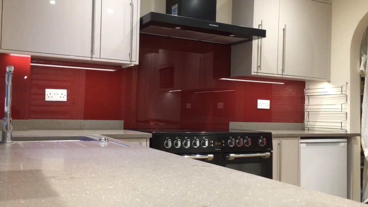 MoultonKitchens's tweet photo. This @OpticolourGlass one piece glass splashback finishes one of our recent #kitchen installations really well. We template, supply and install #opticolour #glass #splashbacks as part of our complete design, supply and installation service at #moultonkitchens https://t.co/Qx9pm1DpJ1