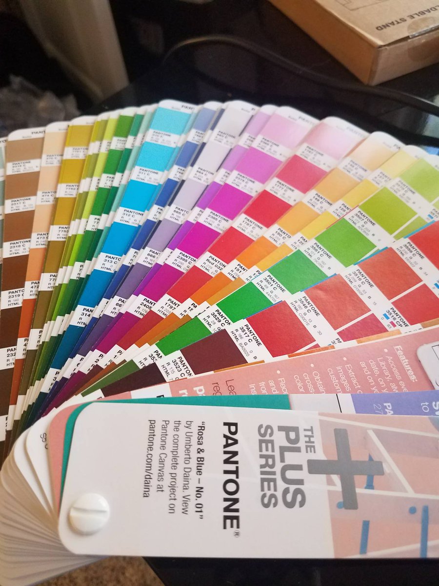 BarefootRhonda's tweet photo. My #swagnerd self is so happy to have a new PMS book with color bridge. My old one was from 2005! Some of those colors are extinct now. #pmsguide #swagideas #pmsmatch #wematchyourpmsnumber https://t.co/3GSF7WeIUJ