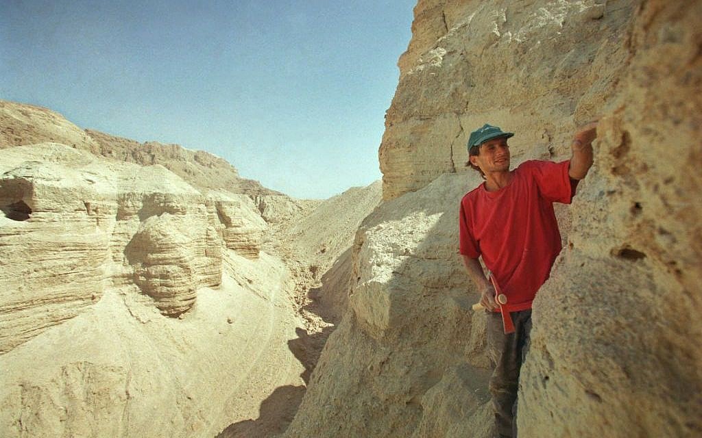 edrormba's tweet image. "He who controls time, controls the world" - #DeadSeaScroll’s riddle was about Feast of Wood Offering mentioned in the Bible in Nehemiah (13:31), “and for the wood-offering, at times appointed, and for the first-fruits,” but is an almost-known holiday in rabbinic literature.