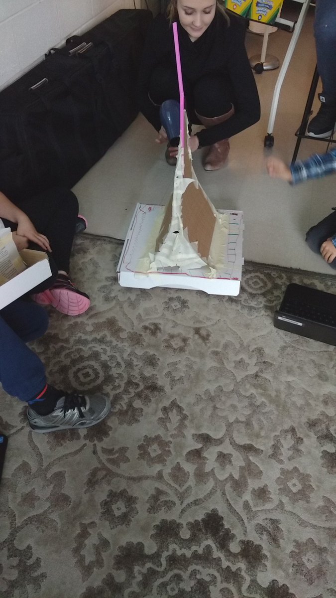 MrsMorgado1's tweet photo. After we finished building we tested our structures and then reflected what we did well and what we can improve. #STEAM #dpcds https://t.co/e80QLa9Ecr