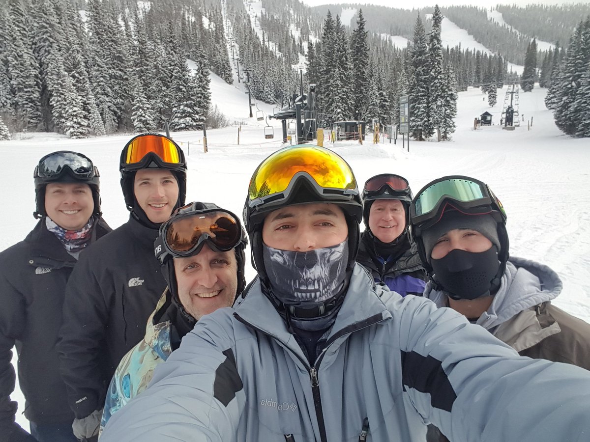 Itza_LONG_Story's tweet photo. Day 3 ski crew, tearing up Mary Jane! @WinterPark @iamballa @vhogen @dcfexy @schmoeyschmalla #TwitterlessTony https://t.co/xWBg8vilX5