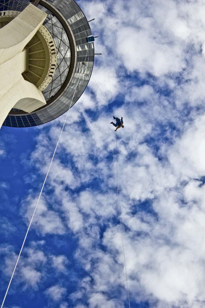 AmberBuettner2's tweet photo. I want to go to @Stratsophere and experience the sky jump. #Travel @HRT_team https://t.co/obsd67J5iA