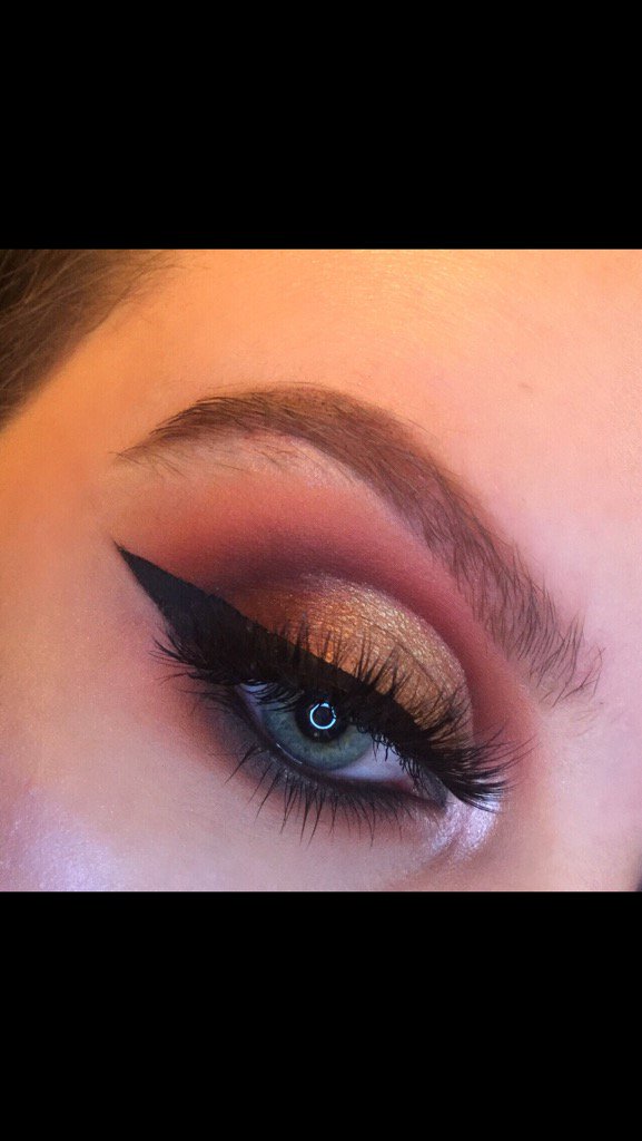 gigglingriker's tweet photo. Hoping that @jamescharles recreates one of my makeup looks.💗(Instagram is @/aebeauty_xx btw hah) https://t.co/MTcqpASJAr