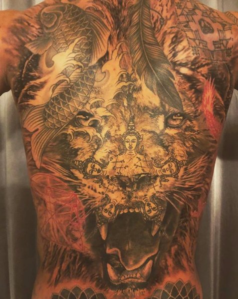 cprocuna's tweet photo. El nuevo tatuaje de Zlatan, “el mejor arte” así lo describe. https://t.co/21m6sso2y4