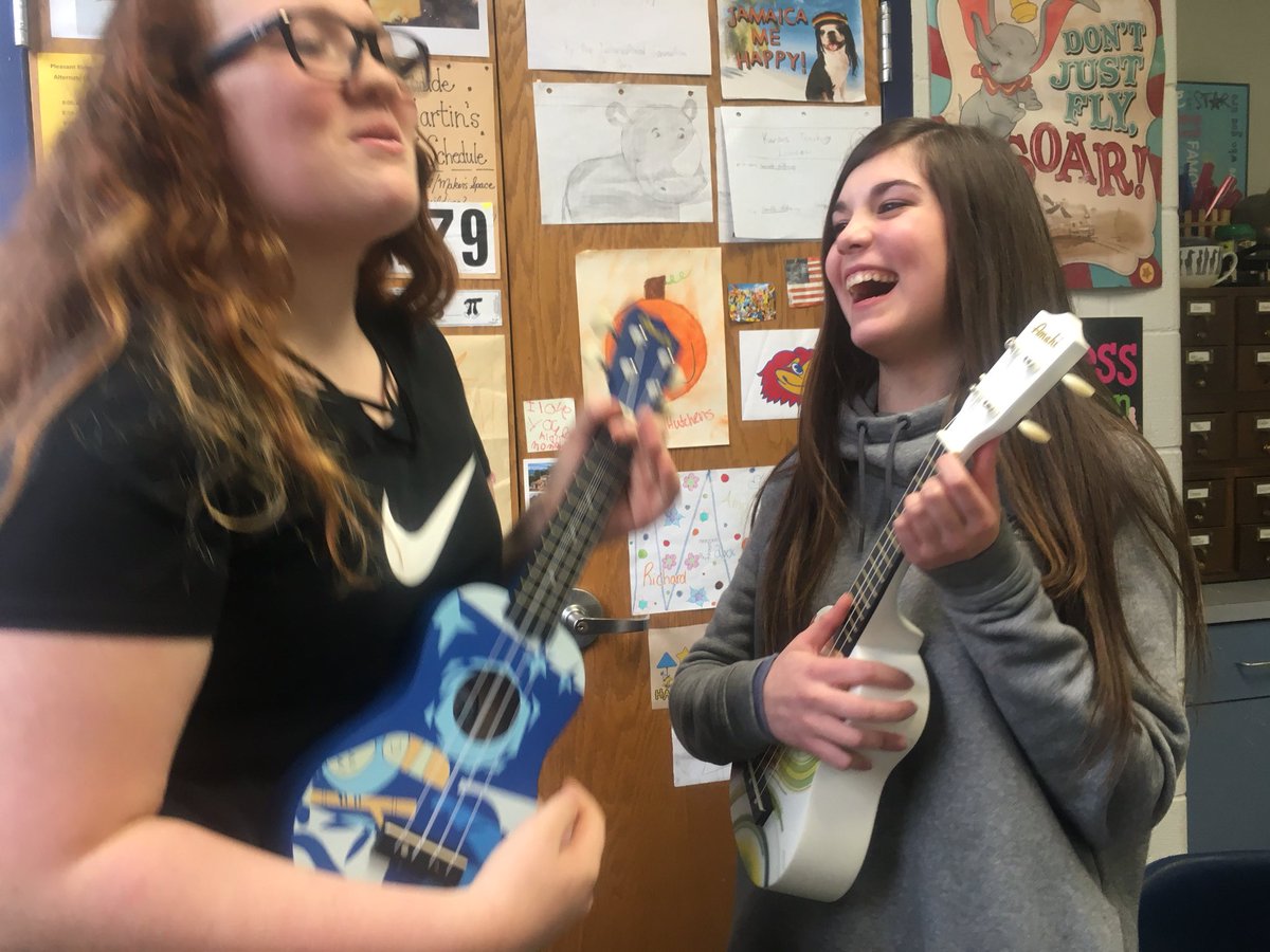 MrsAmyMartin1's tweet photo. I was so blessed today to have two 8th Grade students come in during Seminar and give me a performance of, βYou are my sunshine.β #msstudents #mystudentsrock @USD449 https://t.co/f70HqobnK6