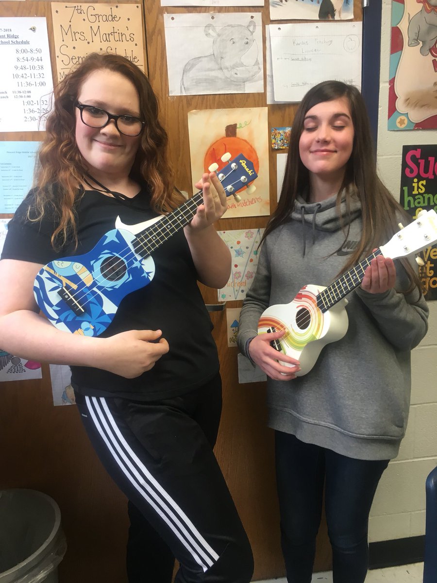 MrsAmyMartin1's tweet photo. I was so blessed today to have two 8th Grade students come in during Seminar and give me a performance of, βYou are my sunshine.β #msstudents #mystudentsrock @USD449 https://t.co/f70HqobnK6