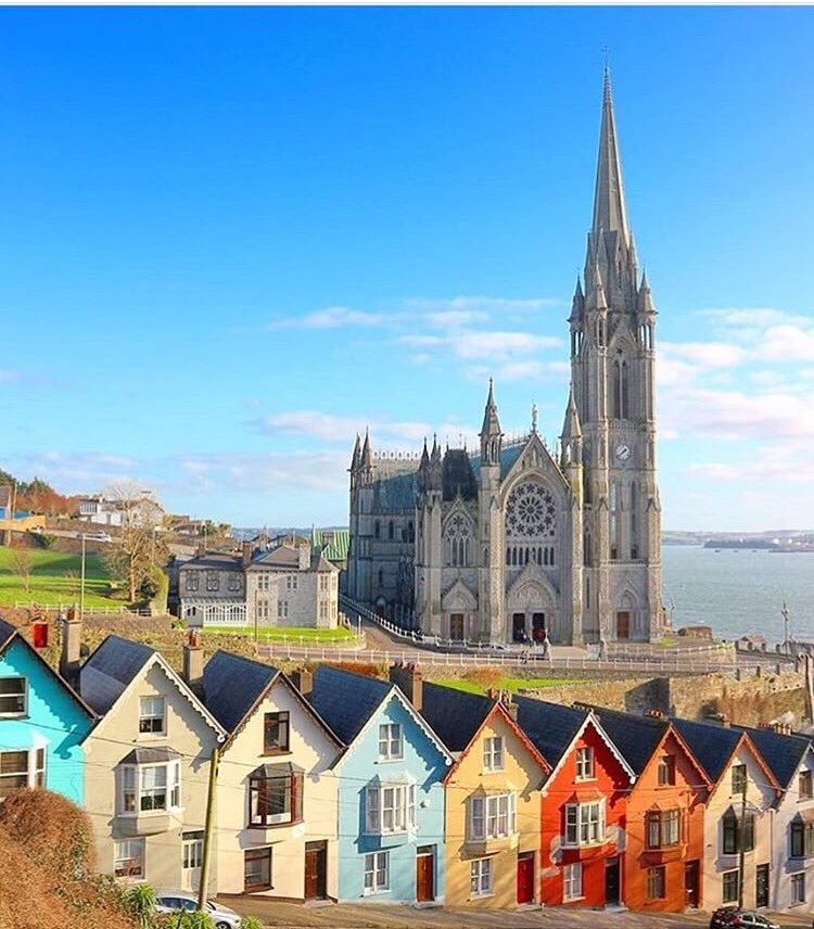 hellocork_'s tweet image. A gloriously sunny day in Cobh where the skies are blue and the houses look like rainbows 🌈 Thanks to @the_eco_owl #hellocork_ 
#cork #cobh