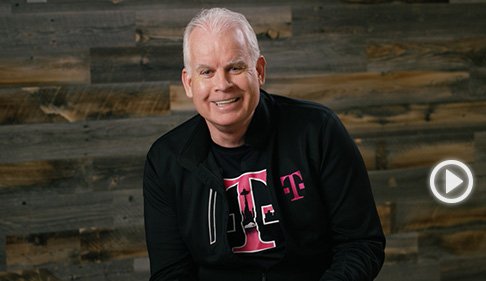 22Xris's tweet photo. #MobileTech: So much to #tweet about in 2017, so much to talk about for 2018. The #YearInReview from @NevilleRay covers it all. 
https://t.co/mVjDJ0TrOH https://t.co/1Xyek7X6qx