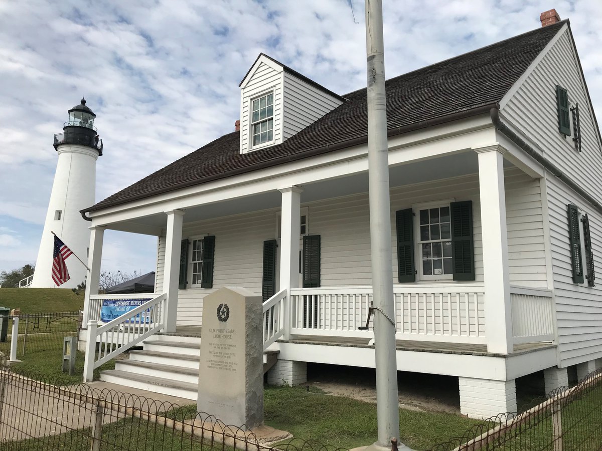 Historic Port Isabel lighthouse reopens to the public after restoration. First lit in 1853, it's the only accessible #lighthouse in Texas: bit.ly/PortIsabel - with <a href="/portisabeltexas/">Port Isabel, Texas</a> 

#portisabel #RGV #southpadre