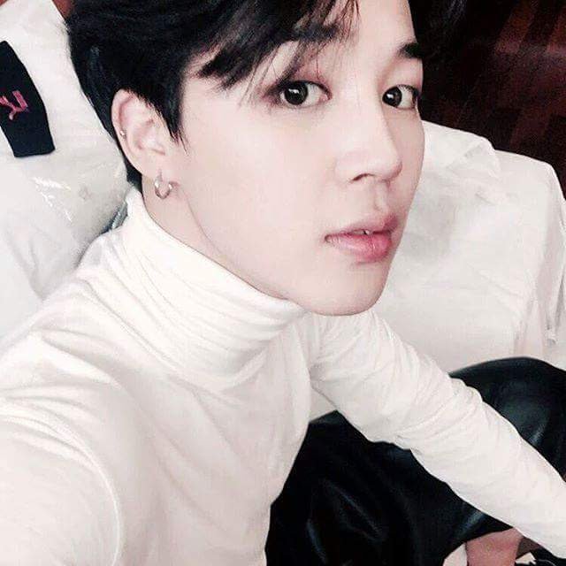 vcuttine's tweet photo. Rt se você ama o black hair do jimin

#ThankYouJimin 

DOLLAR DOLLAR

#BTS #BestBoyBand #iHeartAwards @BTS_twt https://t.co/n5owuIVg0Z