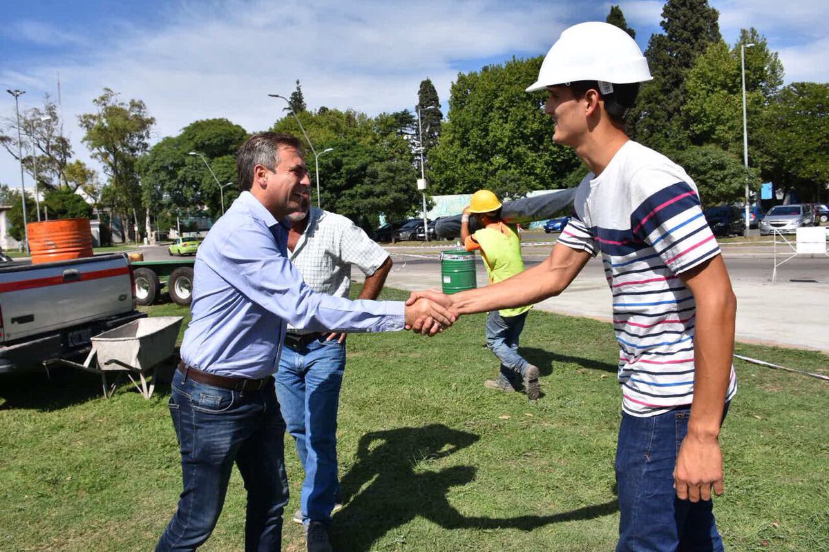 ramonjmestre's tweet photo. Fuimos a ver las obras que estamos haciendo en Av. Nores Martínez para recuperarla con hormigón y seguir mejorando la movilidad. Lo mismo estamos haciendo en otras avenidas importantes de la ciudad. https://t.co/s3jDZrDSuU https://t.co/Y3GjkAEk1l