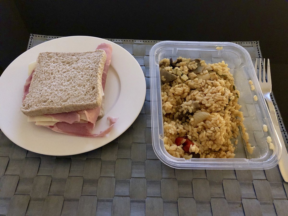 A cenar y seguir grabando 😊🤙🏻