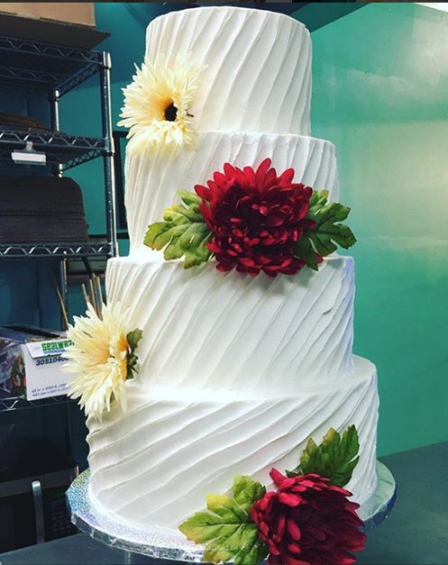 shopsativerson's tweet photo. Add some beauty to this rainey day.  This rustic cake design was crafted by the all talented Antoine Lee of Pro Cakes! #shopiverson https://t.co/otyQKII45n