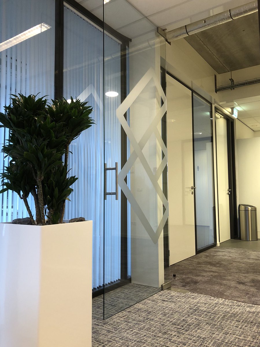 Wij zijn echt trots op onze nieuwe huisstijl in ons kantoor. Hoe gaaf is dit!