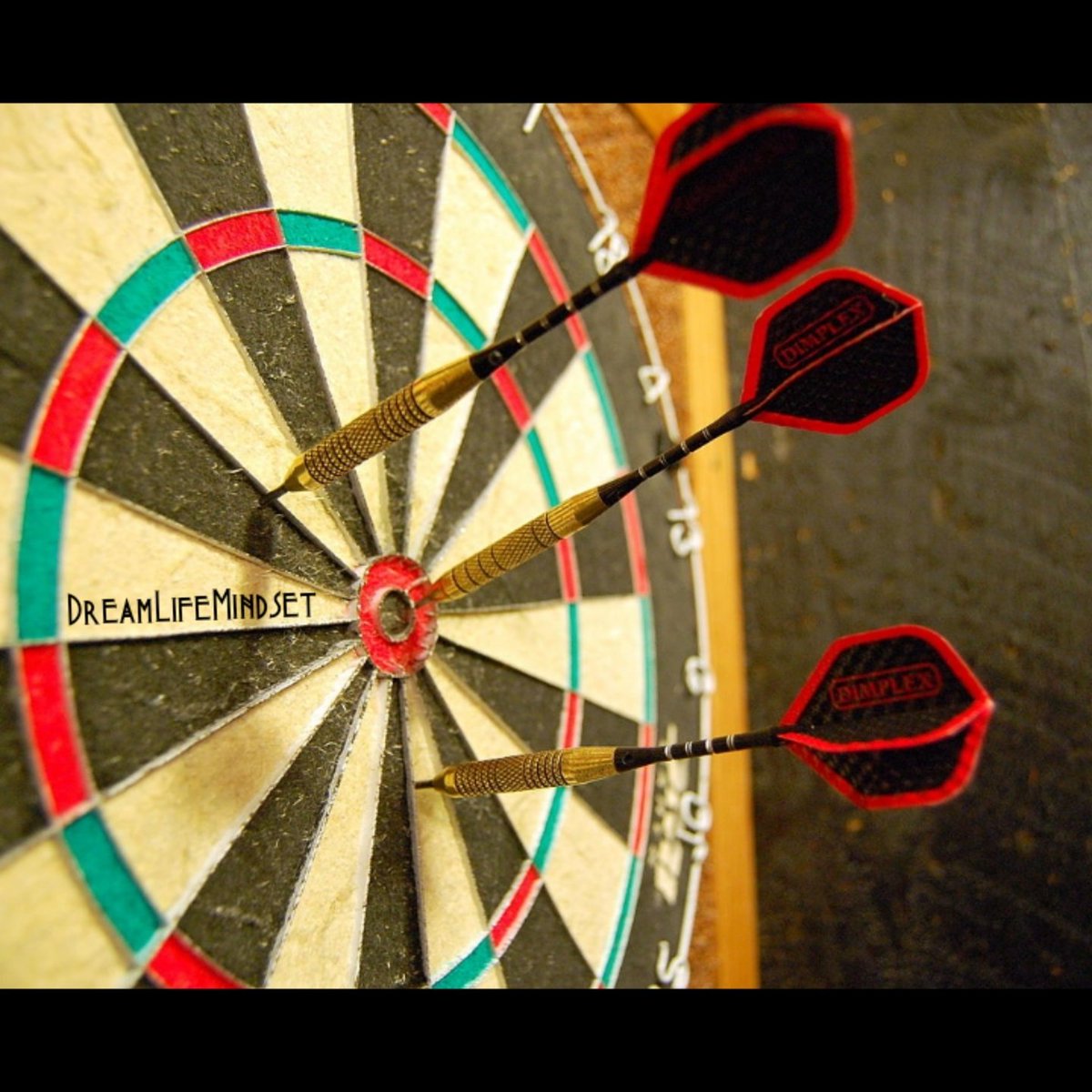 D_L_Mindset's tweet photo. LIFE: It's okay if you don't hit the bullseye every time. Stay focused &amp; keep hitting the board. EVERY point counts towards the final score! #DontQuit #KeepPushing #Believe #Goals #TunnelVision #TheLifeIWant #LOA #DreamLifeMindset https://t.co/pg8w6y2MPi