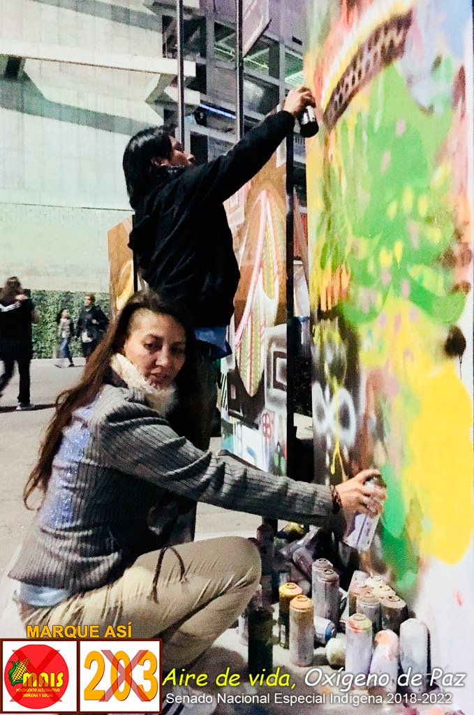 LenAmazonas's tweet photo. Comparte tu interpretación y visión de #AireDeVida #OxigenoDePaz
Ayer disfrutamos pintarlo con el artista indigena Confucio Makuritofe
Unete a esta iniciativa.
#MAIS203 #Elecciones2018 #Movimiento_MAIS #SenadoNacionalEspecial #LenaEstradaAñokazi #Bogota #Colombia #Arte #Cultura https://t.co/iArLrMfxqZ