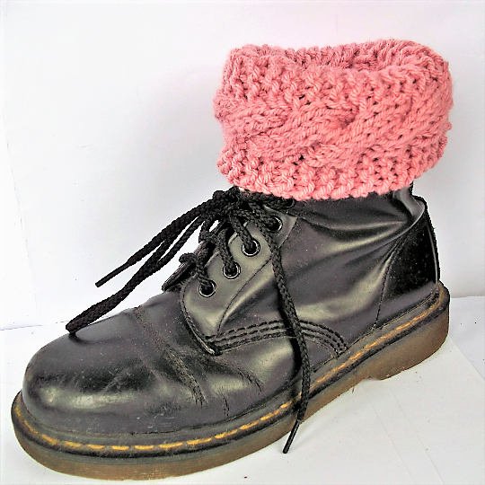 Lelsloom's tweet photo. Pink cable boot cuffs welly boot cuffs knitted boot cuffs welly c… https://t.co/PA0pZa4Phk #Januarysale #BootBuffers https://t.co/gLVDNNOEmd