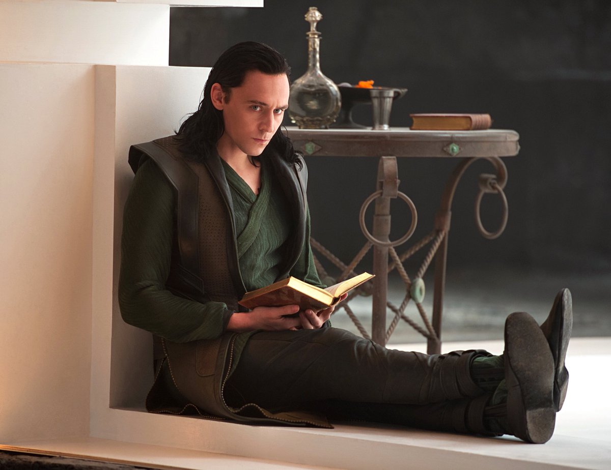 Lokieed's tweet photo. Loki: *Sits*

Me: ASDAFSHAHDS HOW https://t.co/jbhboR7QJd