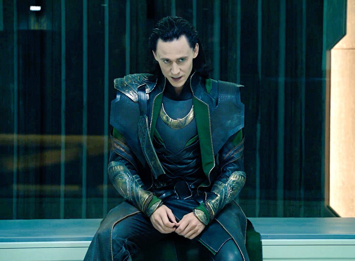 Lokieed's tweet photo. Loki: *Sits*

Me: ASDAFSHAHDS HOW https://t.co/jbhboR7QJd