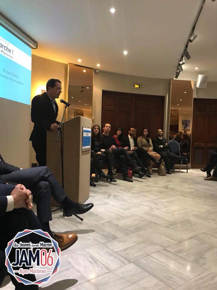lesjem06's tweet photo. Une réunion placée sous le signe du rassemblement et de la bienveillance.
Les Jeunes Avec Macron des Alpes Maritimes vous renouvellent leurs vœux pour cette nouvelle année 2018. 🇫🇷🇪🇺

Les JAM 06 https://t.co/MRHe7uYxUd