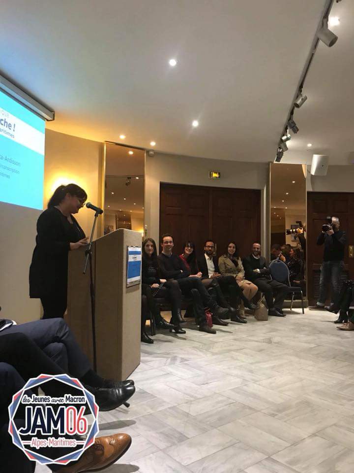 lesjem06's tweet photo. Une réunion placée sous le signe du rassemblement et de la bienveillance.
Les Jeunes Avec Macron des Alpes Maritimes vous renouvellent leurs vœux pour cette nouvelle année 2018. 🇫🇷🇪🇺

Les JAM 06 https://t.co/MRHe7uYxUd
