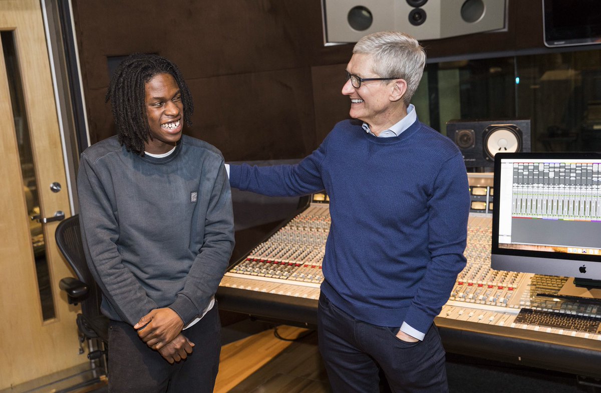 tim_cook tweet picture