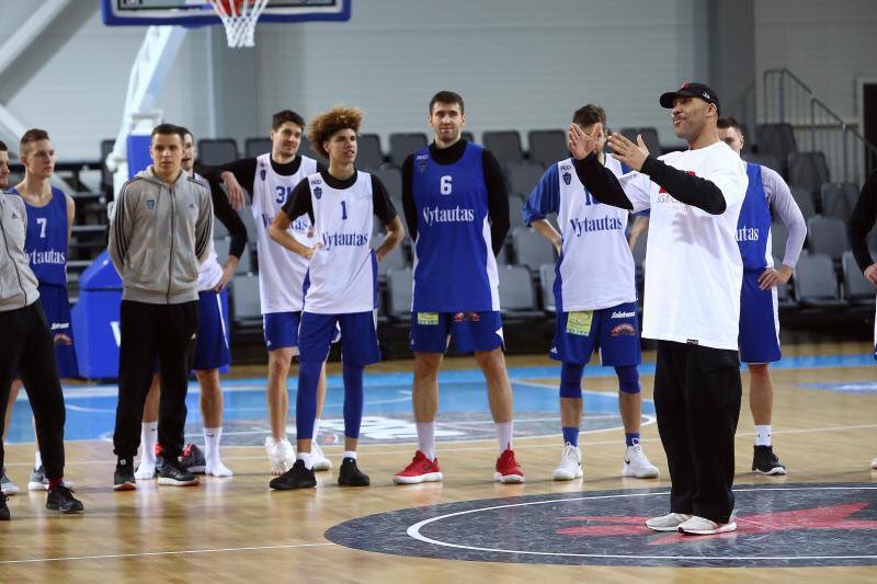 KingJosiah54's tweet photo. Lavar Ball: “If you Lithuanian, pass the ball to Gelo or Melo. If you Gelo or Melo, shoot the ball when the Lithuanian pass to you.” https://t.co/xidvPzIry3
