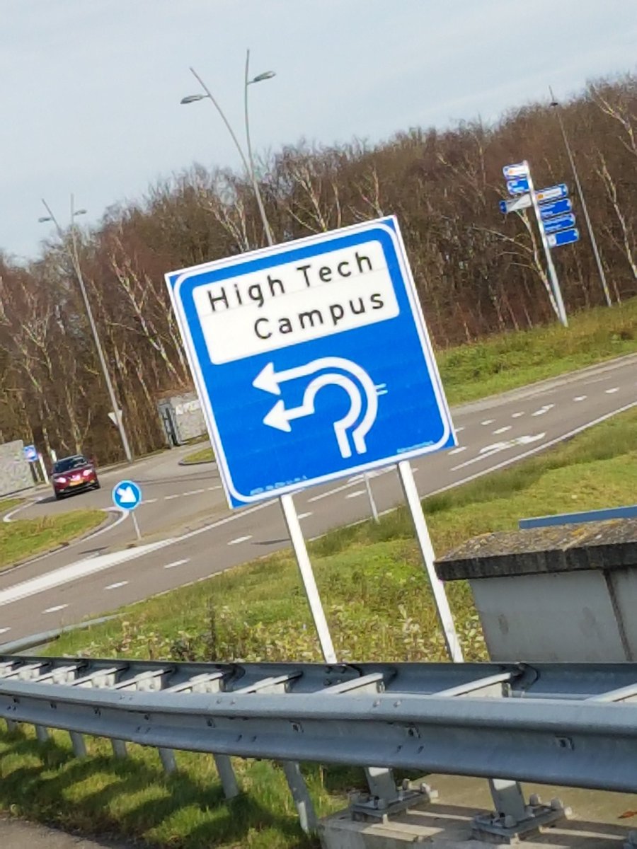 Ik vind dit wel een heel raar bord of niet @StraatHumor