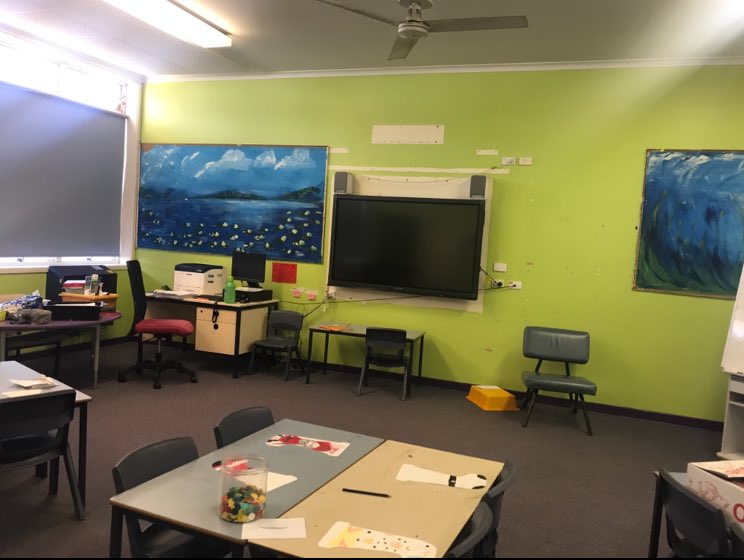 FoxTallara's tweet photo. BEFORE AND AFTER OF MY CLASSROOM TRANSFORMATION! All the hard work paid off. I'm sooo happy and proud of my classroom! Can't wait to meet my Year 2 students!!! 🎉👩🏼‍🏫🦊 #acuedu_p #newgraduateteacher https://t.co/WbxKbt6mqC