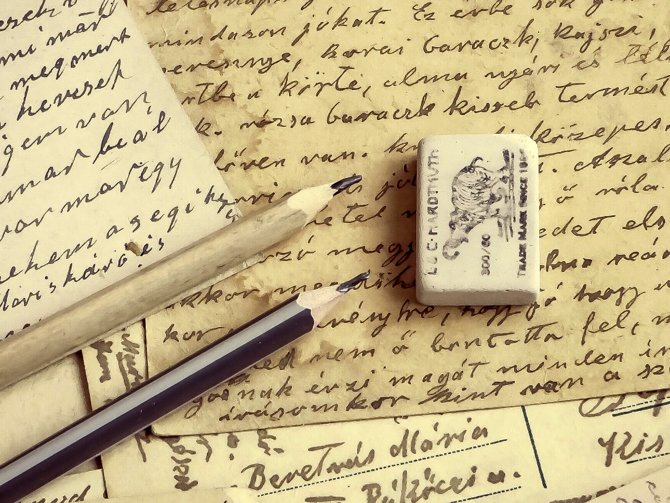 Wie zou volgens jou een handgeschreven boek moeten maken? 
#dagvanhethandschrift #handschrift