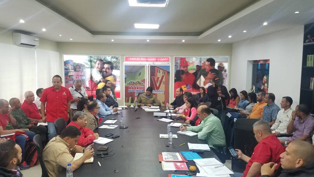 hugbelpsuv's tweet photo. Debatiendo y evaluando las políticas de hábitat y vivienda para cumplir objetivos y seguir dignificando al pueblo. Desde el Órgano Superior de Vivienda, junto al ministro @IMVillarroel #UnidosEnBatallaXLaPatria https://t.co/uUvJElu2HH