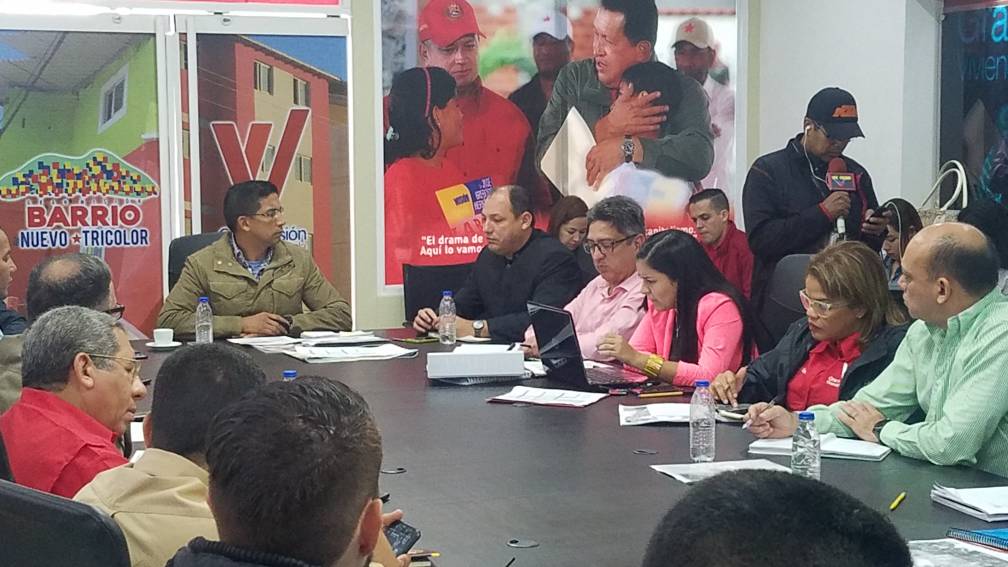 hugbelpsuv's tweet photo. Debatiendo y evaluando las políticas de hábitat y vivienda para cumplir objetivos y seguir dignificando al pueblo. Desde el Órgano Superior de Vivienda, junto al ministro @IMVillarroel #UnidosEnBatallaXLaPatria https://t.co/uUvJElu2HH
