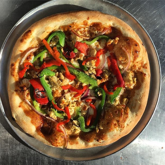 createolio's tweet photo. The Slamming Sammy by @samanthaparrell made with mozza,, BBQ sauce, chicken, green peppers, red onion, and red peppers #createolio https://t.co/oWKijaNDa1