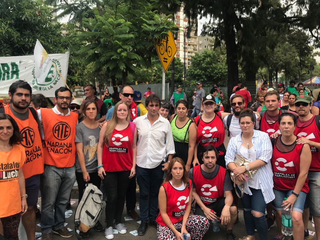Solanopo's tweet photo. Con los trabajadores del @CanalCiudadBA que luchan contra los despidos. https://t.co/BzQ8eI0Zxg
