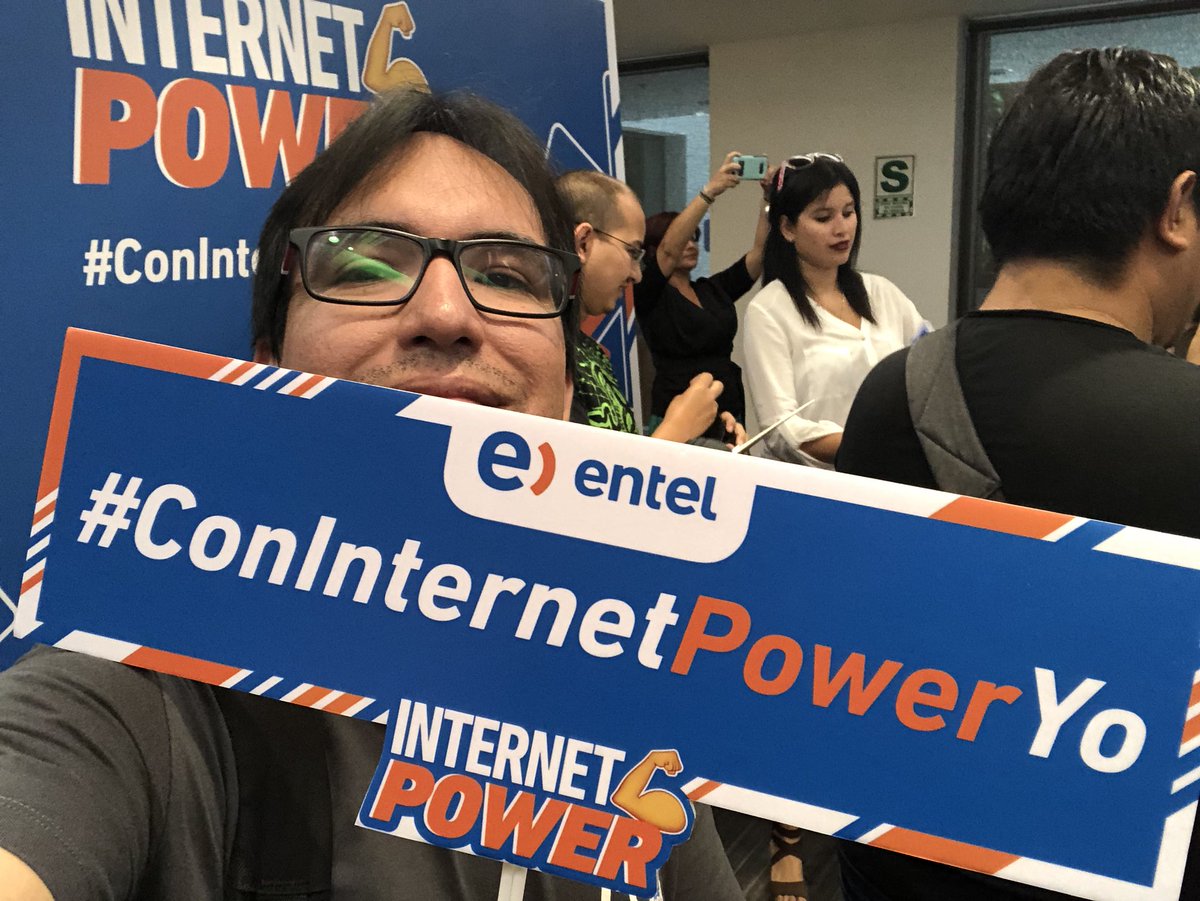 francomelly's tweet photo. Y ya que estamos aquí #coninternetpoweryo vería Netflix todo el día https://t.co/n0oD3EWo0I