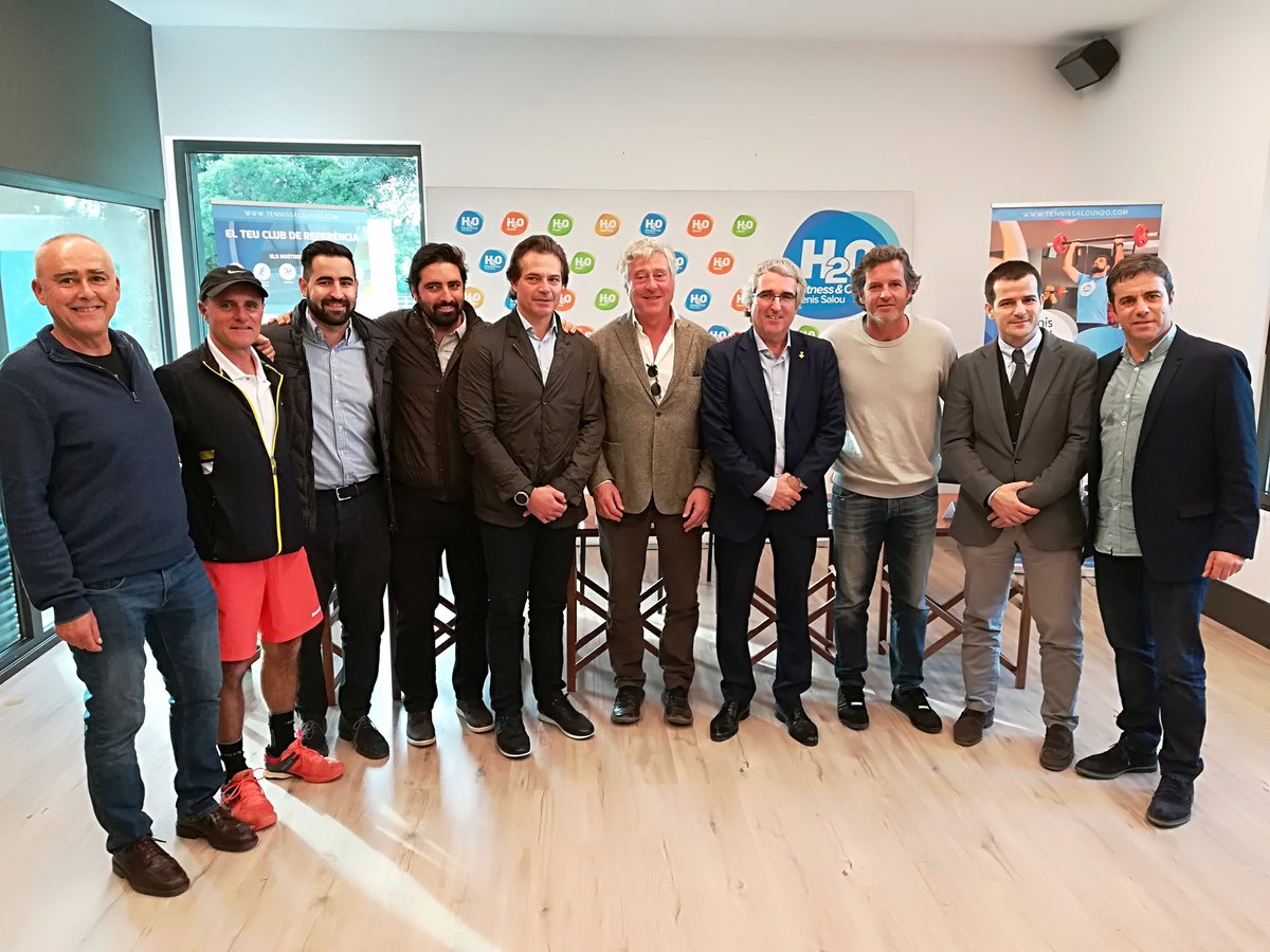 Tennis_Salou's tweet photo. Presentación de la nueva academia de tenis internacional BTT Tennis Academy - Tennis Salou, una colaboración entre @BTT_Academy, @tecnifut y Tennis Salou H2O. También estuvo presente el @AjuntamentSalou. #Salou #tennis #tenis https://t.co/TzaLCUYu1E
