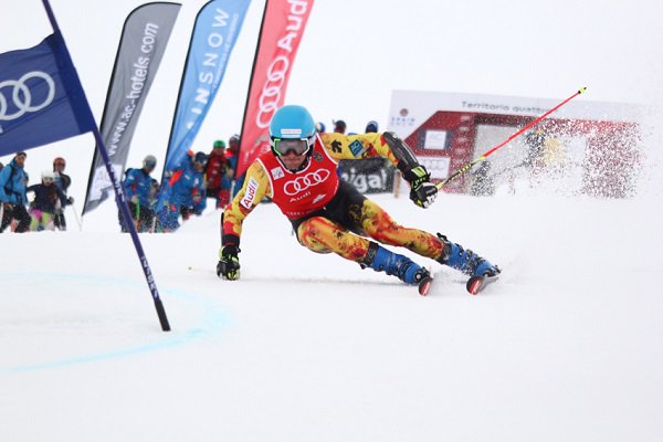NieveAventura's tweet photo. Tercera victoria de la temporada para @APuentePodium. La ha logrado en el #SL de #GstaadSaaneland mientras que #LucaJohn ha finalizado décimo
https://t.co/fTFR6UjTy6
@fisalpine @RFEDInv @spainsnow https://t.co/VJF90NgFGQ